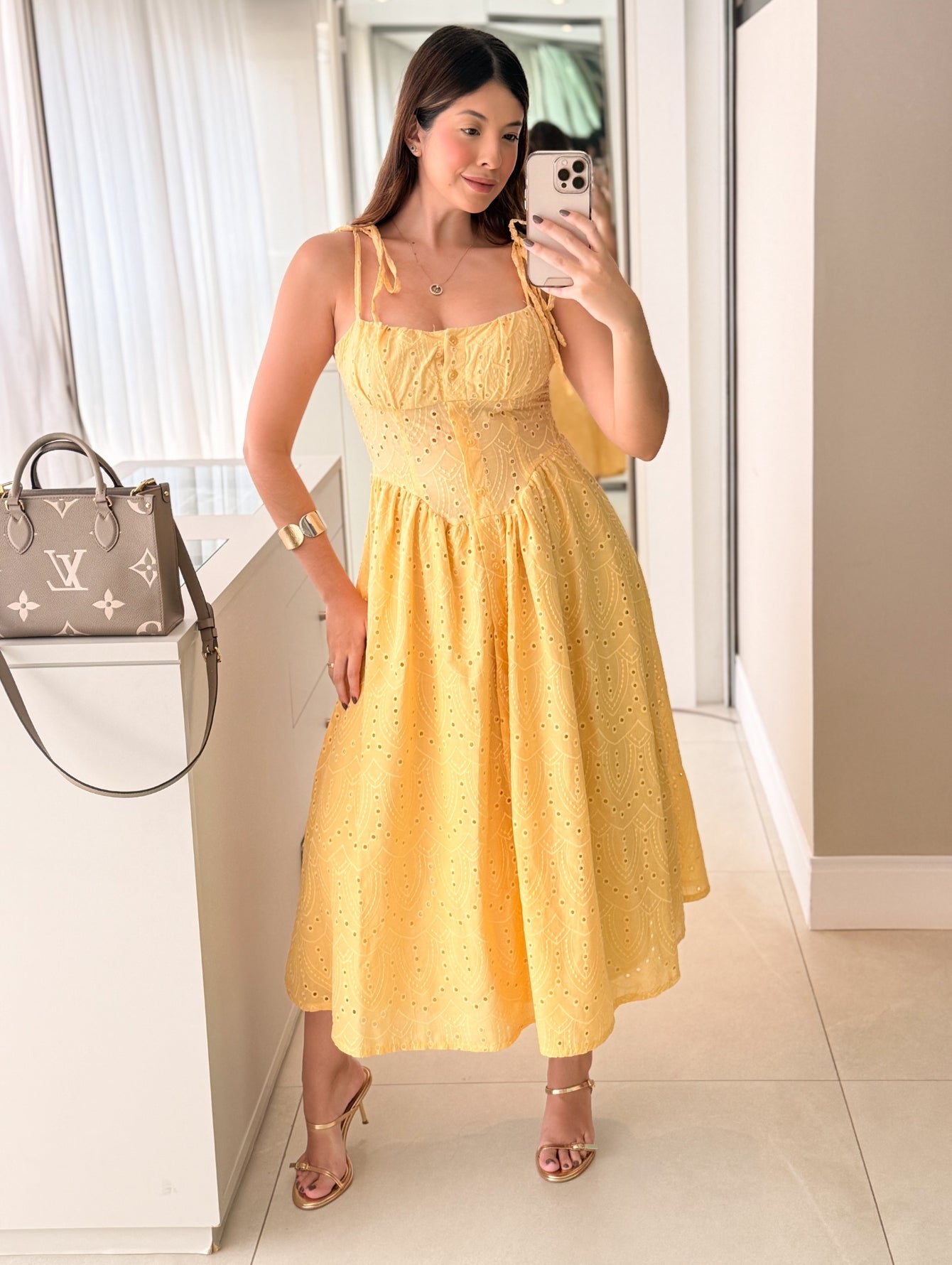 Amarelo