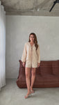 Stories de Conjunto Laura visco Paris com shorts básico bolsos laterais e blusa com manga longa laços busto leves