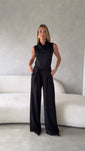 Stories de Conjunto feminino Aretha em lanzinha comfy regata gola orgânica e calça reta com cinto e passantes Aretha