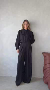 Stories de Conjunto Pantalona em Alfaiataria com Blusa Manga Longa e Botões Forrados Elegante e Sofisticado Donatella