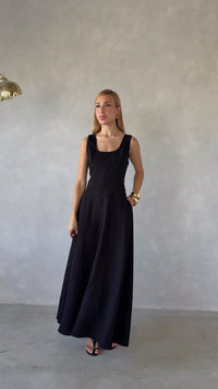 Stories de Vestido Longo Alfaiataria Decote Quadrado e Bolsos Yanca
