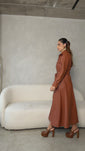 Stories de Vestido midi couro PU acinturado manga longa com bolsos laterais e botões forrados elegante e sofisticado Tereza