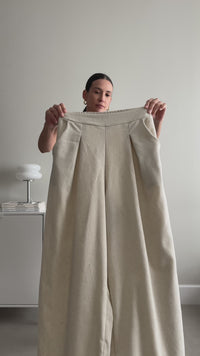 Stories de Calça Pantalona de Linho Cintura Alta com Elástico e Bolso Lateral Carmela Areia