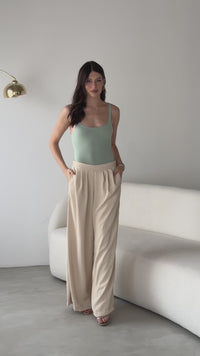 Stories de Calça Alfaiataria Pantalona Fluida Comfy com Elástico e Bolso Lateral Maite