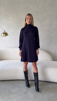 Stories de Vestido em Lanzinha Manga Longa com Gola Média Elegante Atemporal e Confortável Lupita