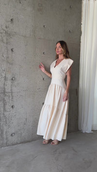 Stories de Vestido Midi Alfaiataria Ombro Estruturado Saia Evasê Três Marias Lanay